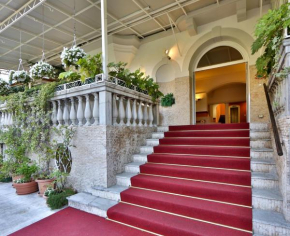Гостиница Hotel Biasutti  Лидо Ди  Венеция